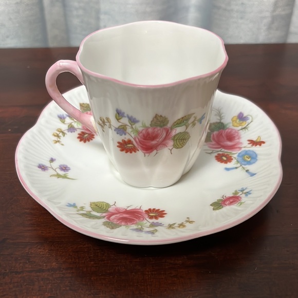 Shelley Rose and Red Daisy Demitasse Cup & Saucer DISCONTINUED! - Picture 2 of 16